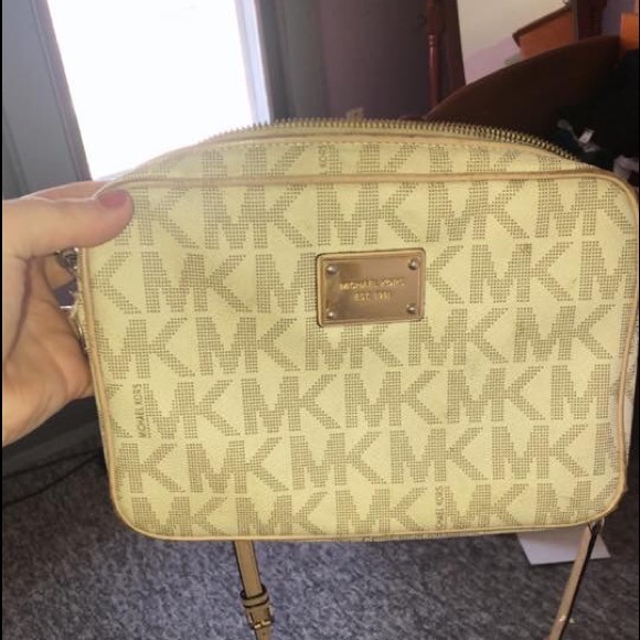 Micheal kors purse - Picture 1 of 1